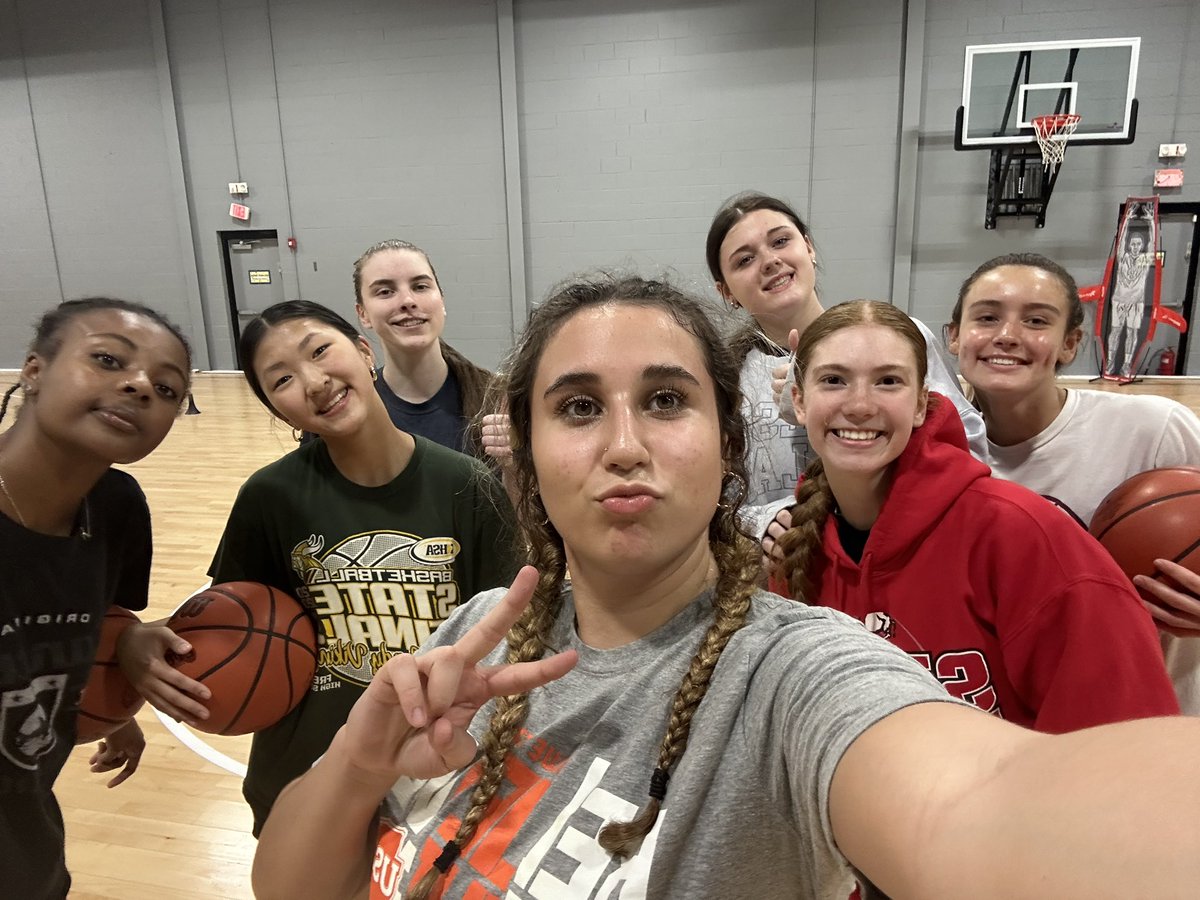 When practice cancels and the girls still do their thing on their own! Now that’s teamwork!!!! 👊🏼  
We have an open spot on 17u team due to injury DM if interested!!!!!!!!! 
<a href="/IsabellaRob52/">Isabella Robinson</a> <a href="/SymoneHarrell/">Symone Harrell</a> <a href="/Lucy_Kim13/">Lucy Kim</a> <a href="/ashleymahlum_/">Ashley Mahlum</a> <a href="/AllisonGogola/">Allison Gogola</a> <a href="/KristinaT1erney/">Kristina Tierney</a> <a href="/jacqui_lukic/">Jacqui Lukic</a>