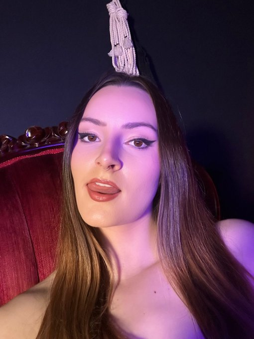 Going live in 10&hellip;9&hellip;.8&hellip;.  Catch Me on LF at 7pm 😉 https://t.co/r6v32pPVFI