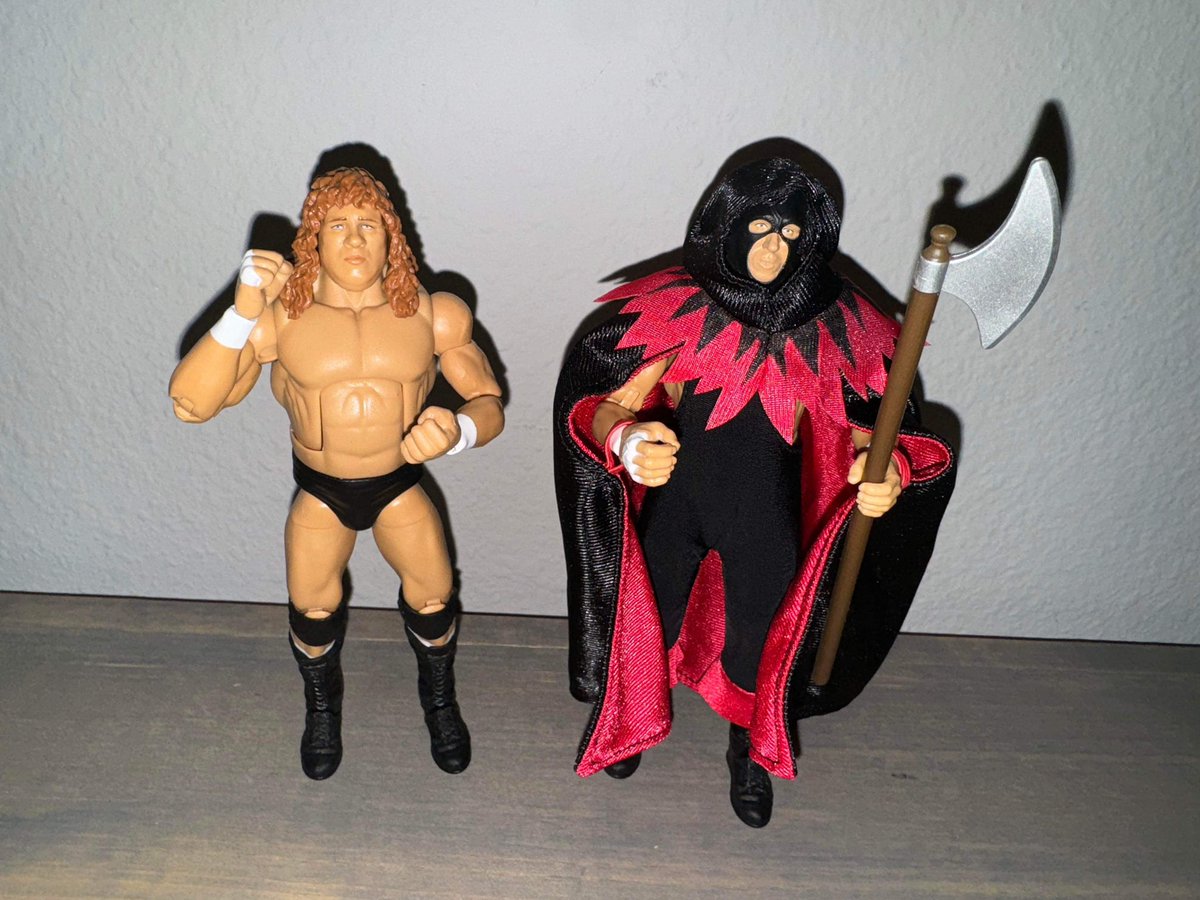 How about this 2-in-1 Terry Gordy/Executioner figure?

 @TheMattCardona had to get two in order to have both versions on display.

How about you? Would you need both? One or the other?

Get yours from @RingsideC at ringsidecollectibles.com/wwe-elite-108-… and use code MAJOR to save 10%.