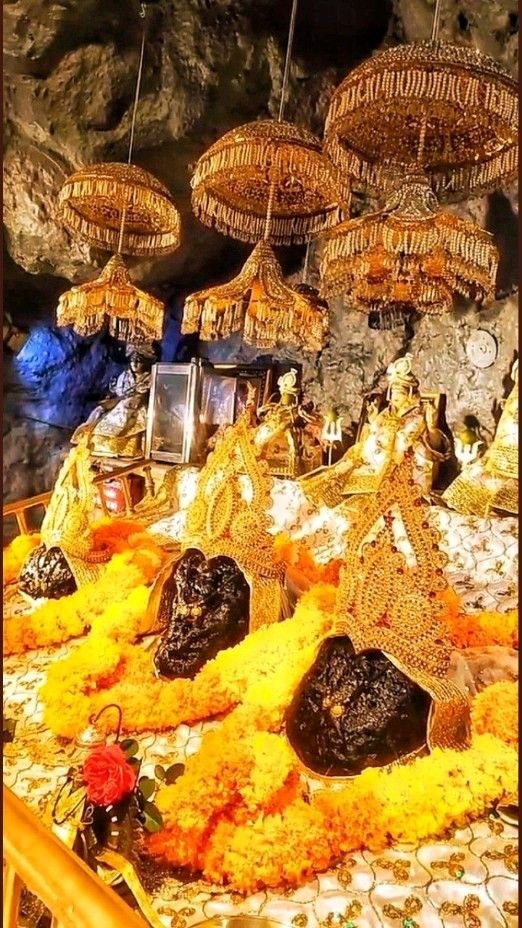 ॐ ऐं ह्रीं क्लीं चामुण्डायै विच्चे ।। 🙏🚩 जय माँ वैष्णो देवी