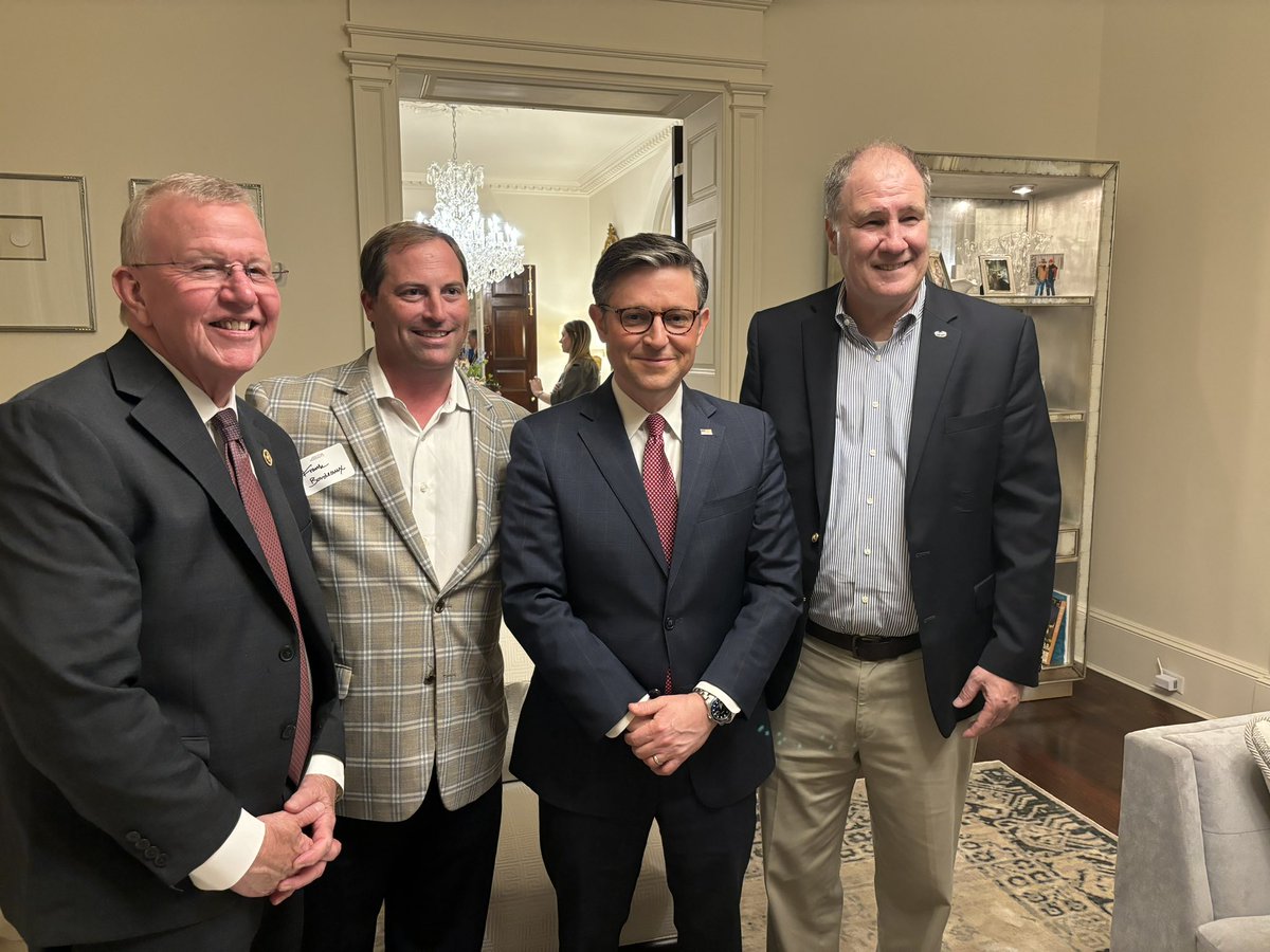 BordeauxFrank's tweet image. Loved having @SpeakerJohnson in Mississippi! Enjoyed talking with the Speaker about continuing to elect more Republicans to the House this November and extending our majority. Always great to be with @RepTrentKelly and @MikeEzellMS too!
