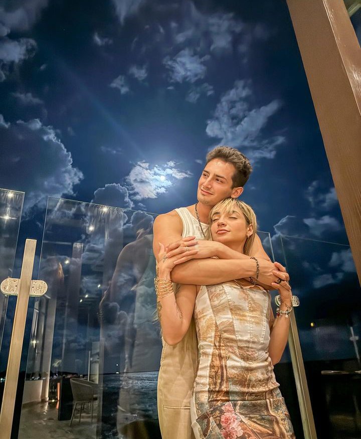 sernovlat's tweet photo. @mailomarcos y @_lesliegallardo han terminado su relación Al fin Emilio te has librado del mal ojalá sea así y no como los #jukilop
Esta noche a las 11:30 #Emiliohalcon en su ig dará declaración al respecto;
Mientras Leslie no quiere tocar el tema. #emiliomarcos #lesliegallardo https://t.co/KPYgNj1I1Y