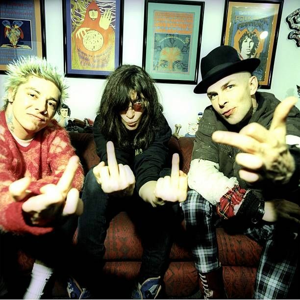 27 years ago Rancid bandmates Lars Fredericksen and Tim Armstrong, pose together with Joey Ramone for a portrait in April 1997 at Joey Ramone's apartment in NYC. Photo by Bob Berg #punk #punks #punkrock #joeyramone #larsfredericksen #timarmstrong #history #punkrockhistory