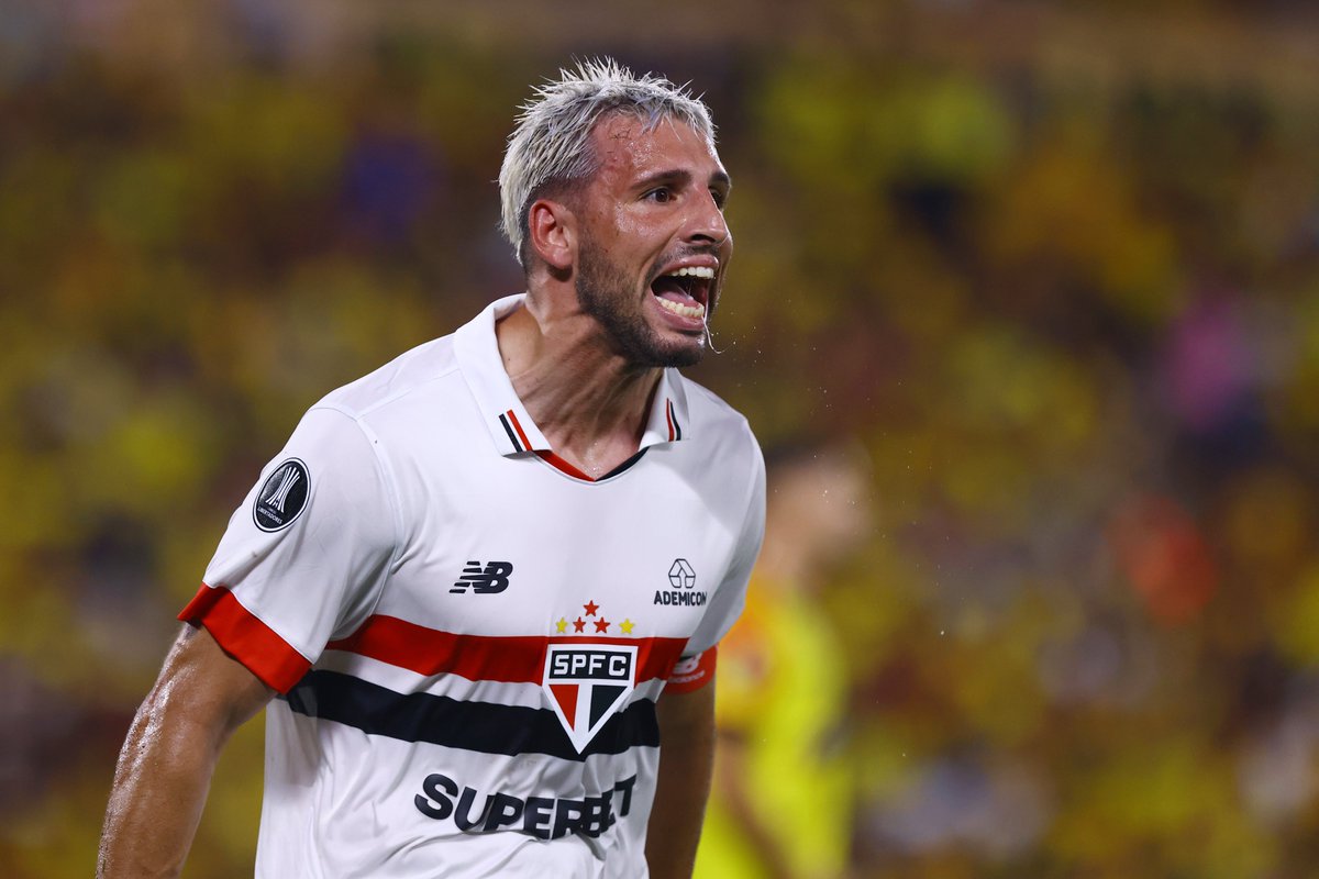 Toca no Calleri que é gol! 😎

📸Franklin Jacome/Getty Images

#SãoPaulo