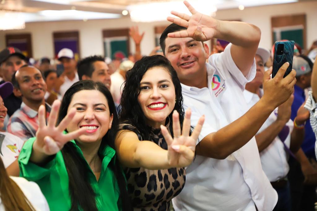 BlandonJose's tweet photo. Nuestro Himno de Acción Comunal es realmente precioso y motivador.  Hoy en reunión con la oferta electoral de nuestra alianza, les recordé la frase que dice "la Patria pide nuestro corazón, porque es siempre leal" y otra que dice "la gloria amaneció un día triunfal y nuestra fue la victoria". El 5 de mayo, una vez más, la Patria nos pide nuestro corazón leal y los panameñistas responderemos, buscando los votos "hasta debajo de las piedras" #Vota4 #PorUnPanamáMejor