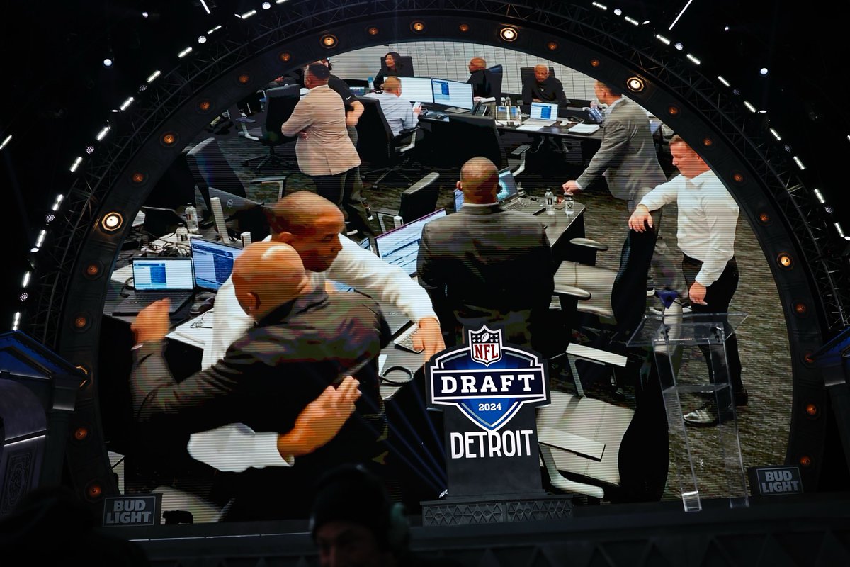 Raiders's tweet photo. Scenes from Detroit.

#RaiderNation https://t.co/q7LP8vf1QM