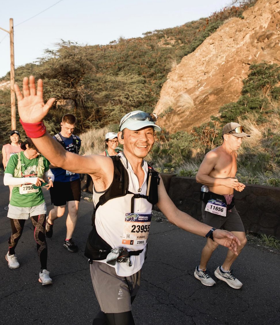 🌺 Ready to embrace Hawaii's beauty? Run the Honolulu Marathon on 12/8! Enjoy ocean views and rich culture with no time limit! Use 'ALOHA-BIBRAVE' for 10% off at honolulumarathon.org. #HonoluluBR #BibChat 🏃‍♂️🌴