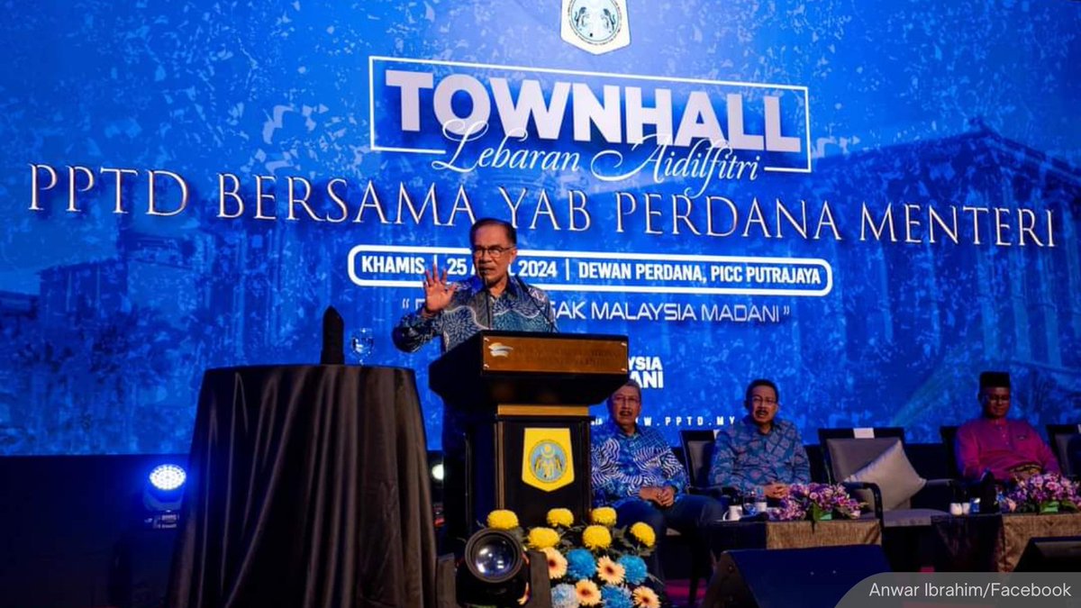 1. PM Anwar Ibrahim warns that non-performing and lazy civil servants will not be rewarded under the revamped Public Service Remuneration System starting next year.

He says that the new system aims to improve civil service performance and will be implemented alongside reforms.