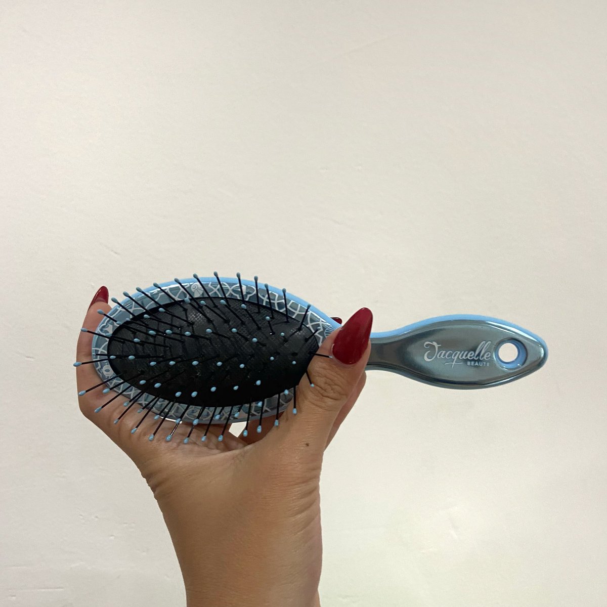 awskinterest's tweet photo. Bahas haircare pasti gak jauh-jauh dari shampoo/ conditioner/ vitamin serum, dll, padahal ada yang gak kalah penting itu toolsnya!
#RacuninHaircare #LawanRontok #DisneyMakeup #RacuninMakeup #Sisirajaib https://t.co/NKjoC7oB94