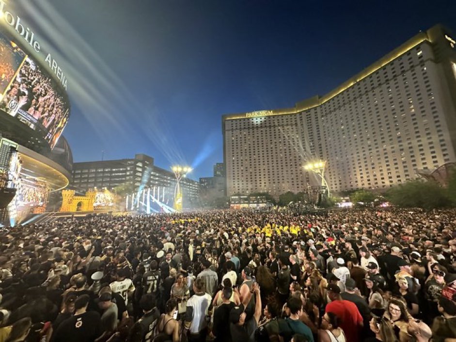 @hockeykatex0 Does this look like exploitation?
Vegas Golden Knights helped Las Vegas heal after the worst mass shooting in US history! The VGK org. & players have been there for us from day 1 and continue to support our city and their fans. #Vegasstrong