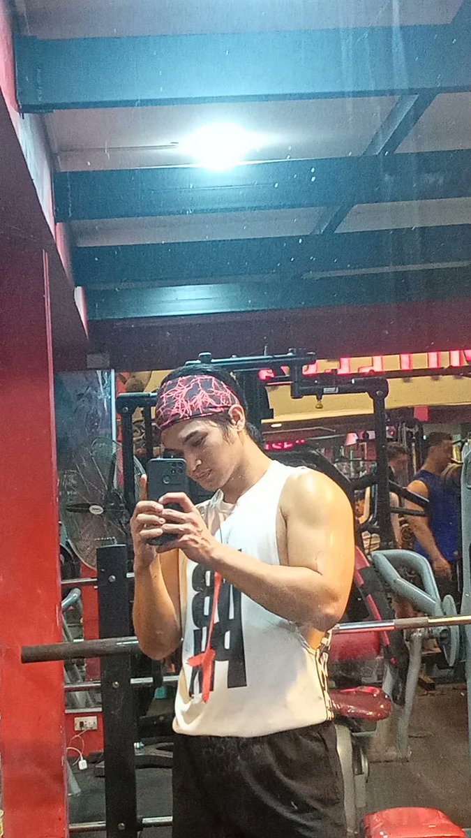 AdrianPoblets's tweet image. Gym 🏋️