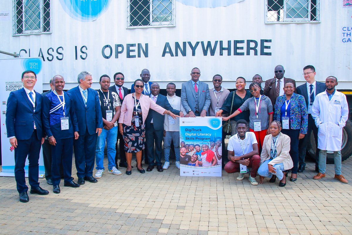 HUAWEI_TECH4ALL's tweet photo. Great news from #ConnectedSummit2024 π! The #DigiTruck Impact report was officially launched, with the Cabinet Secretary @MoICTKenya, Mr. Eliud Owalo, leading the ceremony. Joined by ICT Principal Secretary Eng. John Tanui and distinguished ministers from across Africa! ππ https://t.co/6vrbPC7mOe