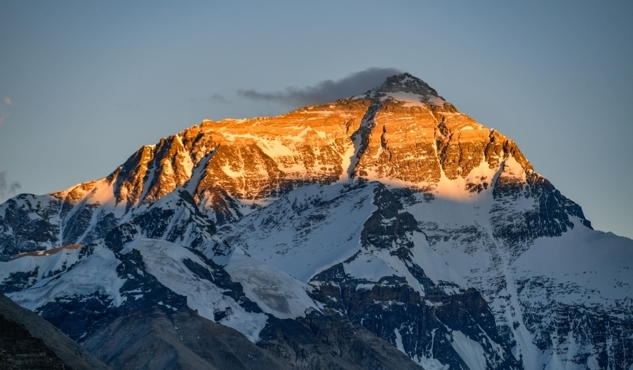 #China Mobile has installed the first 5G-Advanced base station in the Mount Everest region on Wednesday, marking the beginning of 5G-A technology in the highest peak region in the world.
#5GAdvanced #Everest