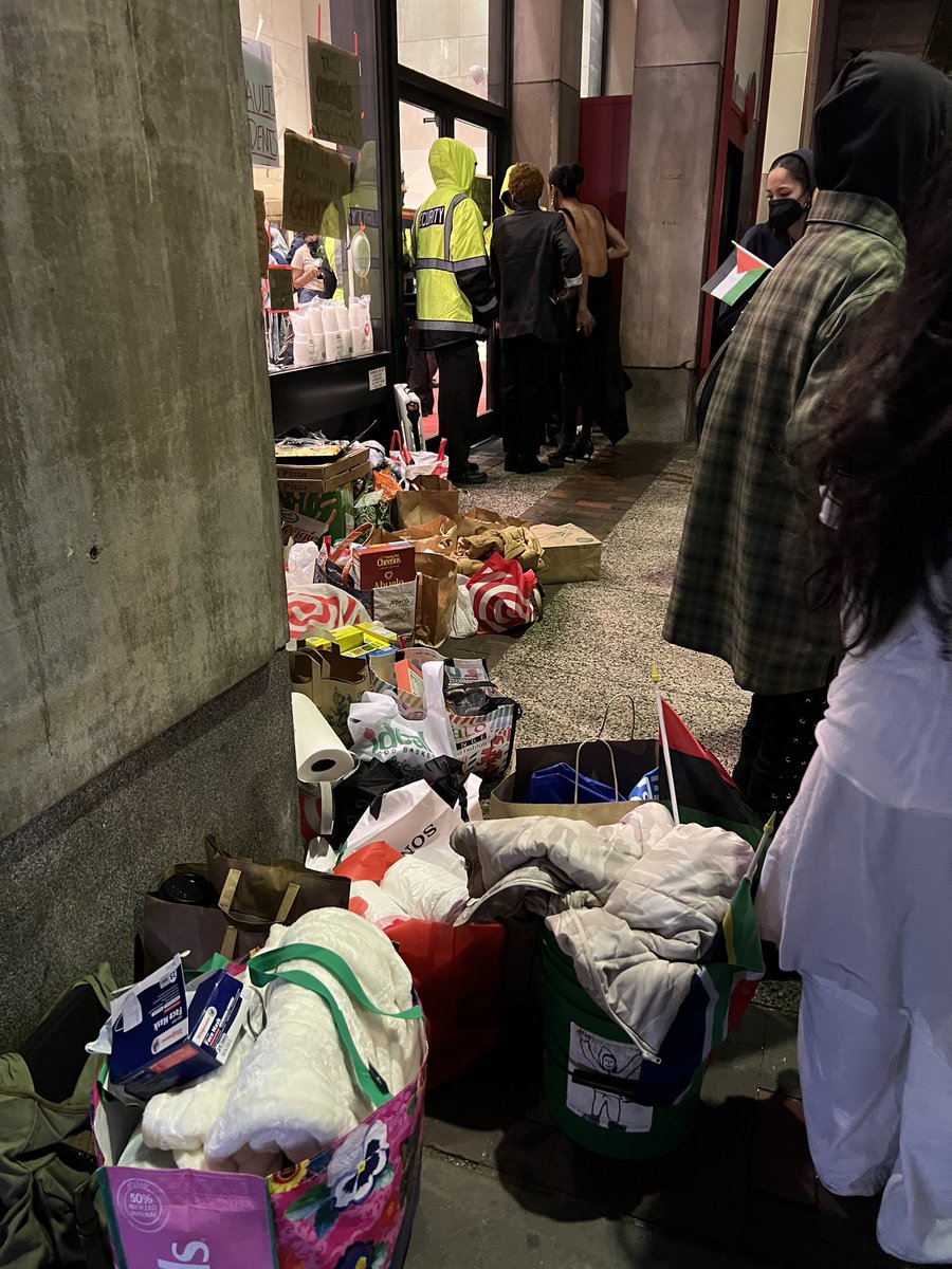 datainput's tweet image. 4/
Supplies

Gaza Solidarity Encampment at Fashion Institute of Technology is established at The Museum of FIT (renamed The People’s Museum for Gaza), Manhattan, NYC
Thursday, April 25, 2024.

#CeasefireNOW #FoodNOW #SaveGaza #FreePalestine #nyc