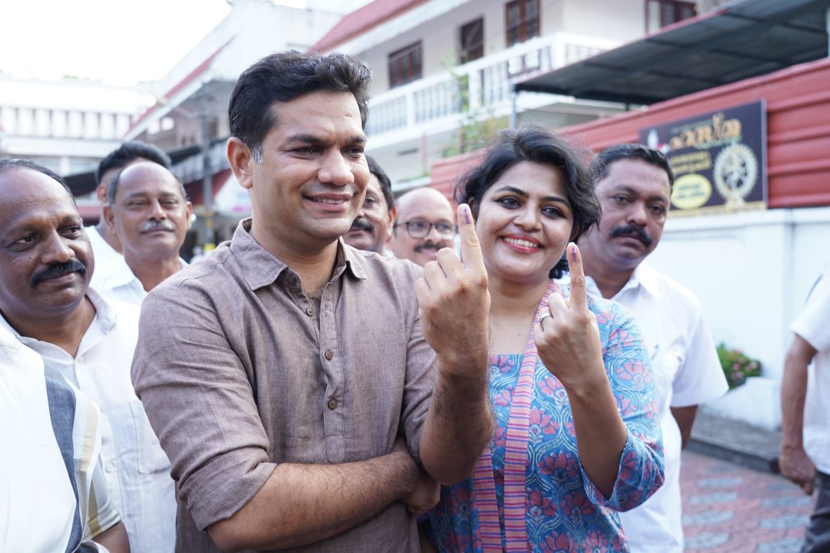 HibiEden's tweet photo. After taking blessings from my father, visited Booth No. 20 of Thrikkakara Constituency (SNDP Nursery School, Mamangalam) and casted my vote with Anna.

#VoteForINDIA #VoteForCongress #HibiEden #SayNoToBJP #NoVoteToModi #LokSabhaElections2024 #LokSabhaElection2024 https://t.co/5AjsdaIR7e