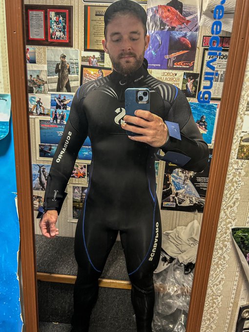 Watch Deco's leaked NSFW photo on TwXstars