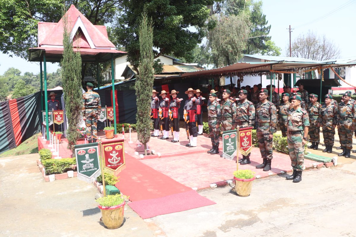 ASSAM RIFLES ORGANISES WREATH LAYING CEREMONY IN MANIPUR
#AssamRifles organised a wreath laying ceremony on 25 Apr 2024 at War Memorial to pay homage to its Braveheart Rfn (Late) Kanchan Singh who sacrificed his life in the line of duty at Mizoram on this day in 1968.
@HMOIndia