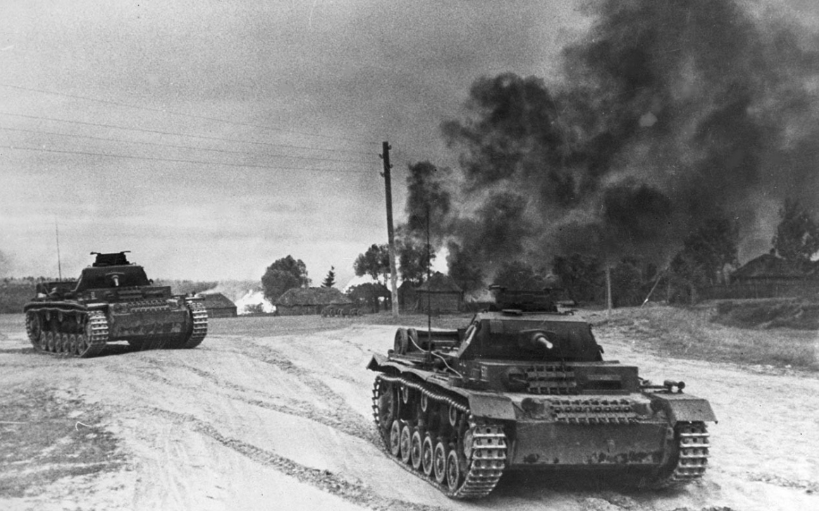 MarySmith_912's tweet photo. How was Nazi Germany's lightning war stopped in Moscow in 1941?

The surprise Soviet counterattack near Moscow in December 1941 caught the German army off guard, forcing them to halt and even retreat. The Germans had been confident that the Red Army was on the verge of collapse.

The initial offensive by the German army was like a hurricane, as they swiftly conquered Baltic states, Byelorussia, and most of Ukraine. Hundreds of thousands of Soviet soldiers perished or were captured, with the Germans approaching the key Soviet cities of Leningrad and Moscow.

In early October 1941, just 200km from Moscow near Vyazma, four Soviet army groups were encircled, resulting in approximately 1 million casualties. Moscow was left in an undefended state.

The chaos within Moscow started to peak on October 15, with mass evacuations, looting, and disorder prevailing in the city. It wasn't until strict measures like curfews and military patrols were implemented that the situation gradually stabilized.

As the German army awaited reinforcements to protect the capital, the Soviet military command mobilized all available forces to slow down the enemy's advance. Graduates from military schools in Moscow and Podolsk, some as young as 18, were sent to join the defense lines, fighting as ordinary soldiers.

Despite great losses, the young soldiers fought fiercely against the German forces, trying to hold them back for as long as possible. The harsh conditions and intense battles took a toll on both sides, but the Soviets continued to resist fiercely.

On November 7, 1941, a legendary military parade was held in Moscow on the anniversary of the October Revolution, boosting the morale of both the army and the people. The presence of Stalin at the event reassured the citizens that the government was still present, even though most officials had relocated.

The Germans, believing they had broken the backbone of the Red Army, pushed towards Moscow but were met with strong resistance. The Soviet troops, with strategic plans and prepared defenses, managed to halt the German advance, frustrating their efforts.

The Soviet counterattack on December 5, led by Georgy Zhukov and Konstantin Timoshenko, was a turning point. The fierce artillery bombardment by the Soviets forced the German defenses to crumble even before their infantry reached the positions. The Germans began to retreat as the Soviets reclaimed villages.

By December 19, the German high command witnessed chaos and disarray, leading to multiple changes in leadership positions. Hitler replaced key officers, acknowledging the failure of the Moscow offensive. It wasn't until January 1942 that the Germans stabilized their frontlines.

The Soviet forces, after delivering a stunning blow to the Germans, pushed them back from Moscow by 100-250km, significantly reducing the threat to the capital. They liberated vast territories and successfully defended Moscow, marking a crucial victory in WWII.
