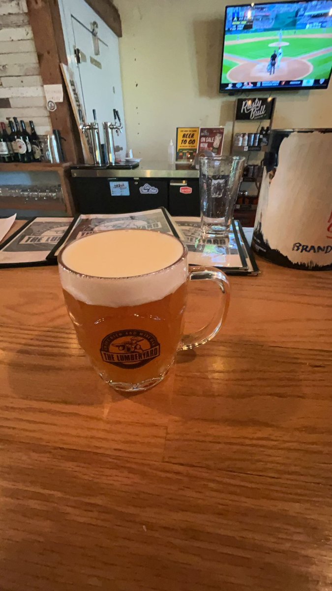 Cheddarfield_'s tweet photo. Got the nod for the “mug club” at the local pour tonight. Maybe coach was right, if you keep doing the right things, good things are bound to happen. #mug27 #EarnedNotGiven https://t.co/M3doIUK1gi