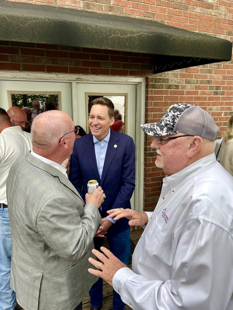 LtGovPinnell's tweet photo. We wrapped up my annual Turkey Hunt tonight in Hugo. Over the past few years, major companies like Tyson & SG Blocks have expanded to SE OK, creating 500+ jobs & investing $56M into the economy. I spoke with site selectors that are interested in moving here next. #TurkeyHuntOK https://t.co/wpfskXqScU