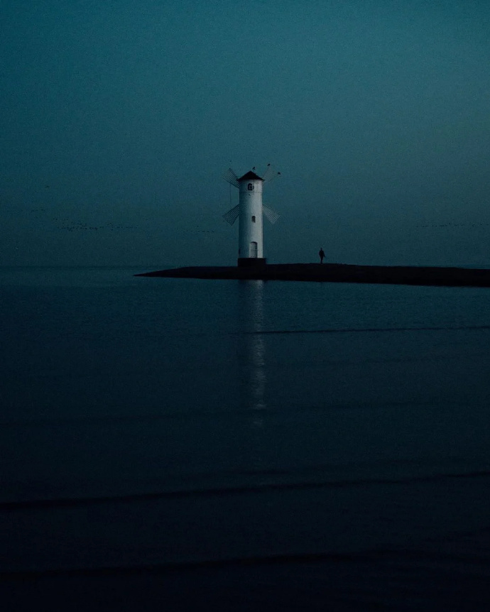 joxntech's tweet photo. The end of the world is not loneliness, but the freedom of ice and sea. https://t.co/hQUeQ0pqnC