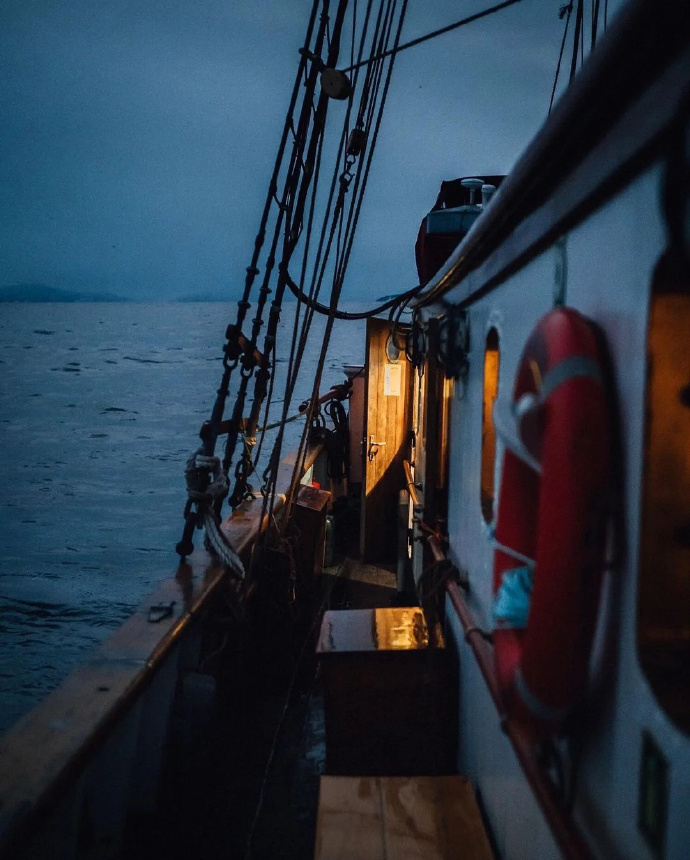 joxntech's tweet photo. The end of the world is not loneliness, but the freedom of ice and sea. https://t.co/hQUeQ0pqnC