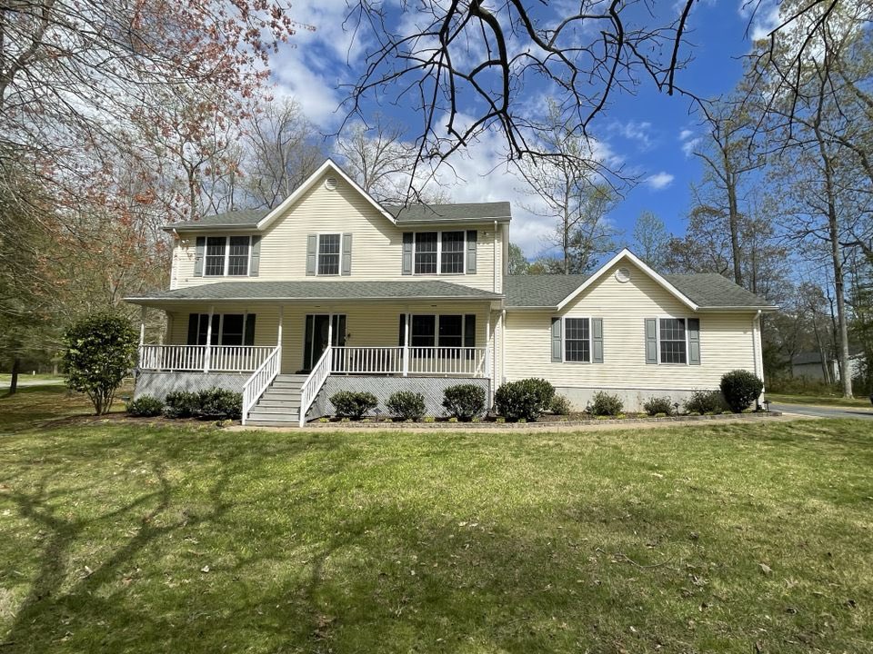 PrestigeRestor1's tweet image. A house with an impeccable roof is only the result of excellent teamwork and with the best materials 🏠.
.
.
#roofing, #restoration, #tean, #hardwork, #maryland, #excellence, #home, #family, #investment, #maryland, #customer, #service, #constructor, #contractor, #tools, #usa.