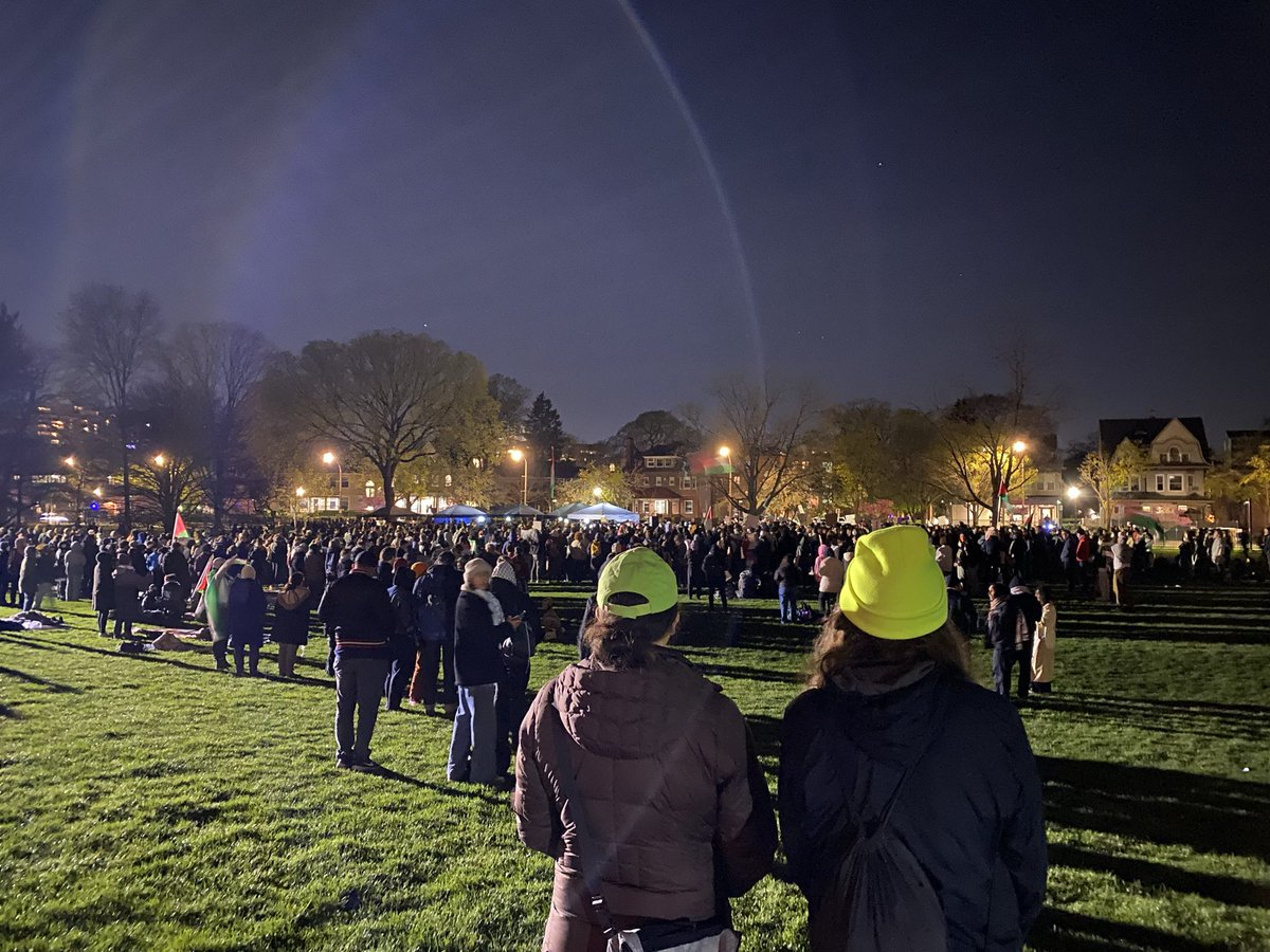 NLG Chicago is proud to have our legal observers at Northwestern University to support students taking action in solidarity with the people of Palestine.