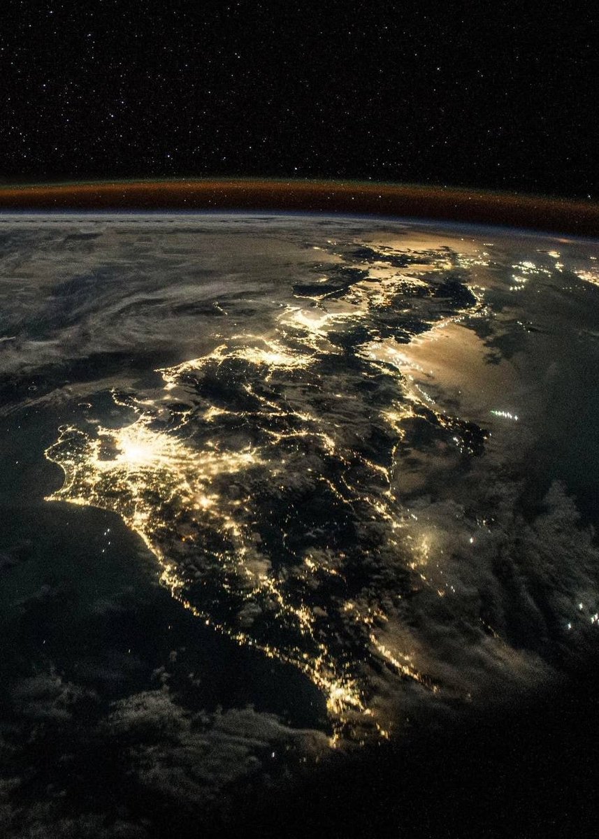 Вид на ночную Японию с МКС 🇯🇵