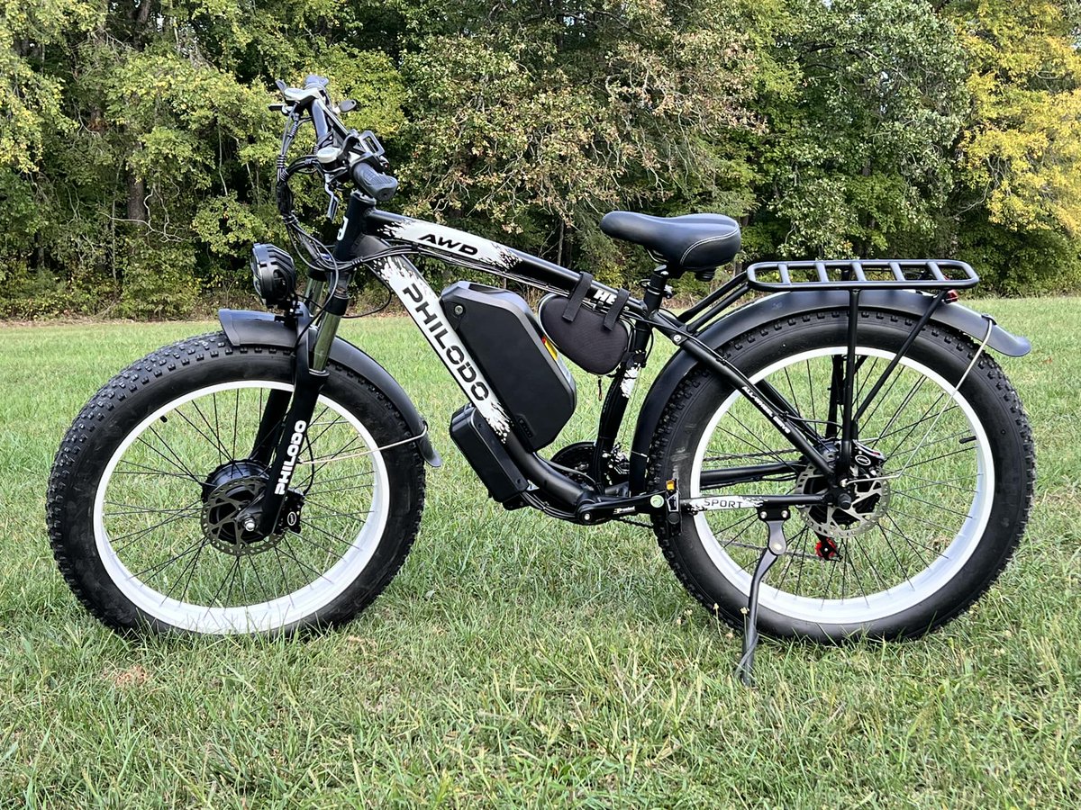 On the green grass, the electric bicycle glides lightly, as if dancing in the embrace of nature
More in: philodobikes.com
#PHILODO #H8 #ElectricBike #AllTerrain #FatTire #E_Bike #MTB