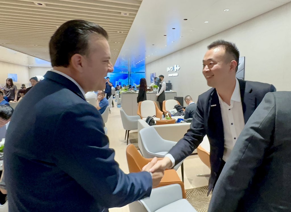 ¡Traemos una agenda bastante movida y provechosa! Aquí en un encuentro con el embajador de México en China Dr. @JesusSeade ,y ejecutivos de @byd_global . Se están quedando impresionados con todas las ventajas que ofrece #Durango, y que solo nuestro estado tiene. 💪🏻