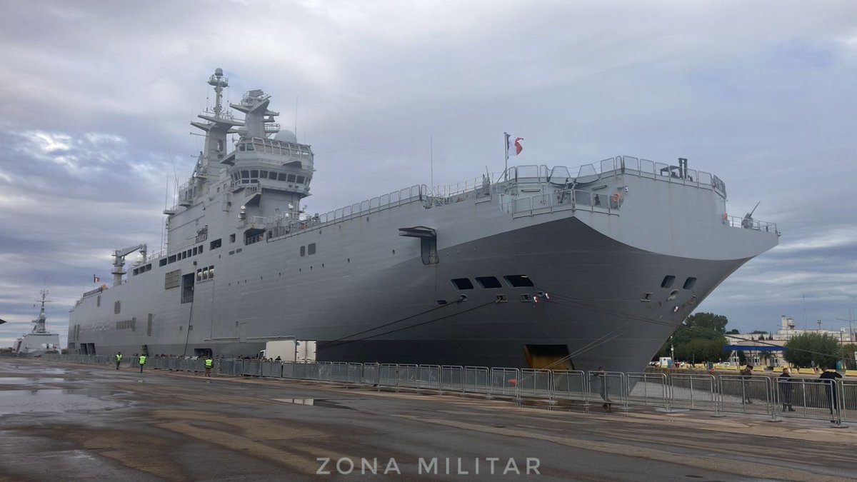 WarshipCam's tweet photo. French Navy Mistral-class amphibious assault ship FS Tonnerre (L9014) and La Fayette-class frigate FS Guepratte (F714) in Buenos Aires, Argentina - April 25, 2024 #fstonnerre #l9014 #fsguepratte #f714
SRC: TW-@Zonamilitar1 https://t.co/Tl01gzGBXz