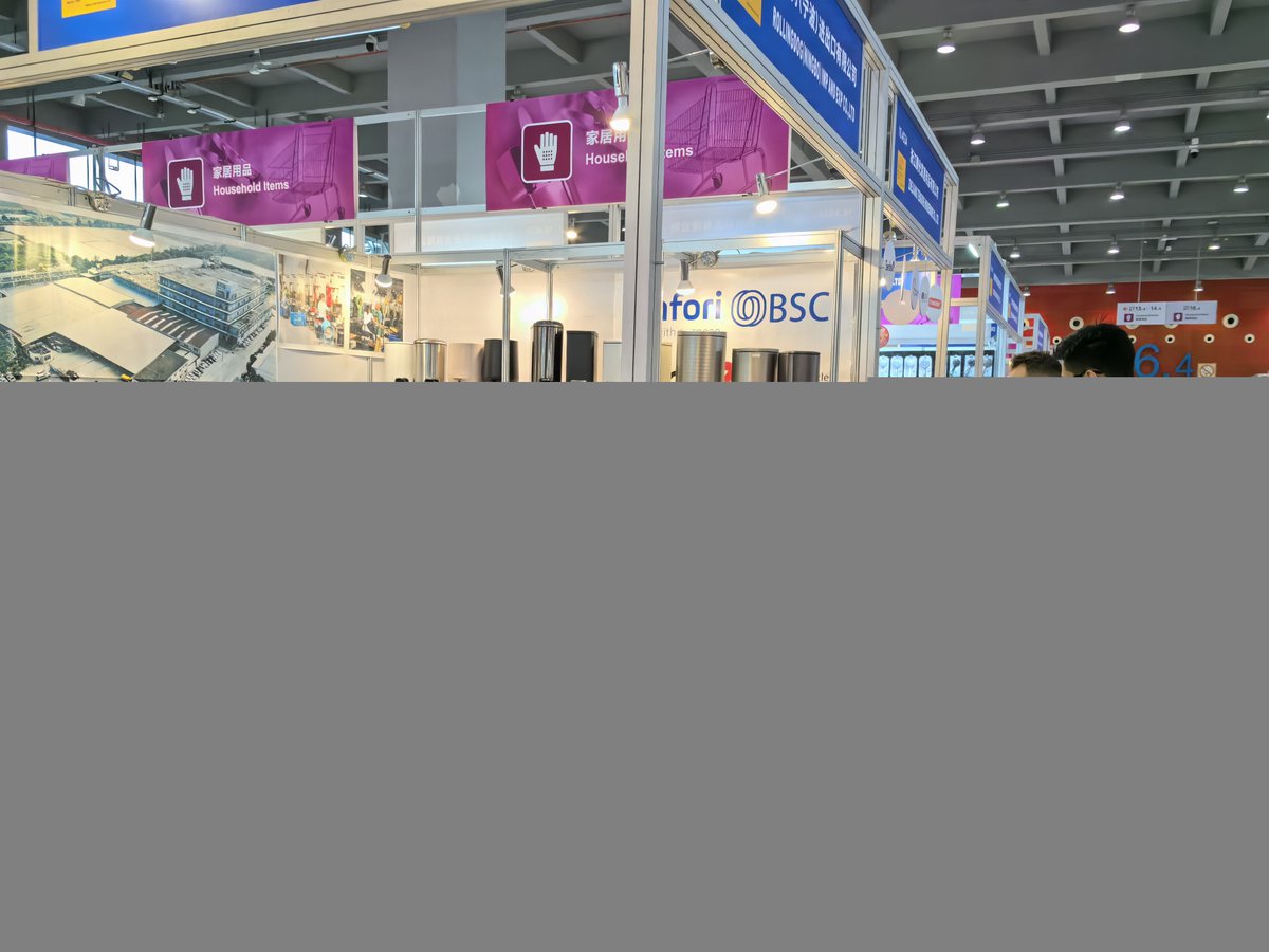 kingswayhome's tweet photo. Excited to be at the Canton Fair! As Kingsway Houseware, we specialize in high-quality, affordable trash cans. Visit our booth to see our stylish &amp; functional designs. Let's make the world cleaner together! #CantonFair #kingswayhouseware #TrashCans #JoinTheCleanRevolution https://t.co/d3r08unBo2