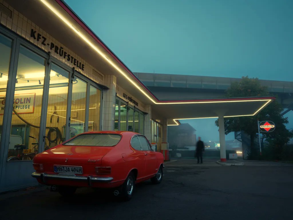 Alexander Schoenberg •
Petrol station, Hamburg, 2019