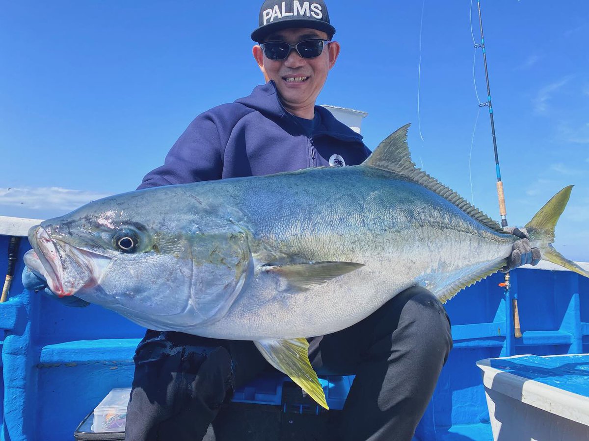 palms_global's tweet photo. 22kg and 21kg Kingies with RUSH DIVE 140 n 160 in Japan 🇯🇵
Lure: RUSH DIVE 140 n 160 UV W Pink color(RA-243)
#palmsfishing #offshorecasting #kingfish #kingie #yellowtailkingfish #kingies #hiramasa #hiramasakingfish #pelagic #pelagicfishing #pelagicfish #biggamelures @palms_japan https://t.co/si7blchkv4