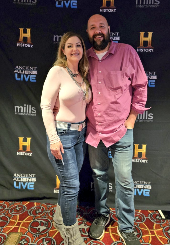 Derek_FNP's tweet photo. #AncientAliensLive @EstherDiCamillo Walked in human walked out... https://t.co/YisTqosDY3