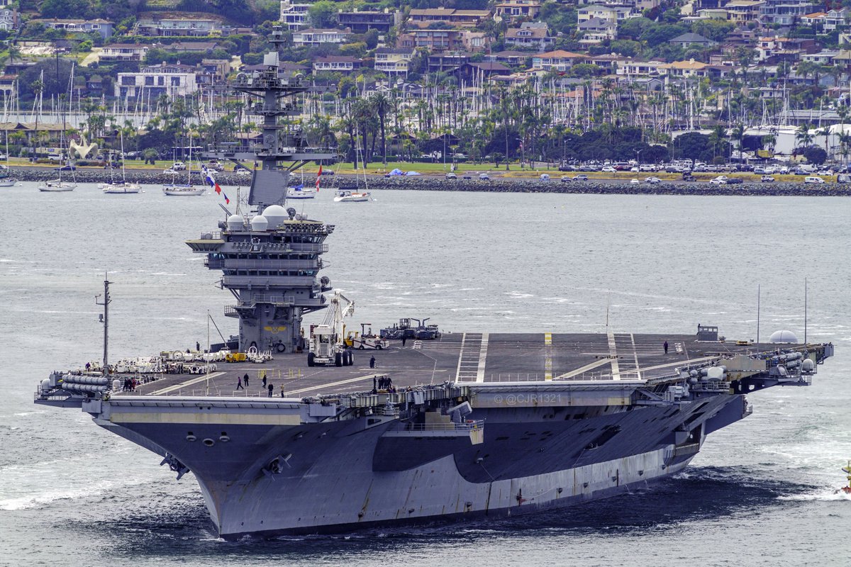 USS Abraham Lincoln (CVN 72) Nimitz-class aircraft carrier coming into San Diego - April 25, 2024 #ussabrahamlincoln #cvn72

SRC: TW-@cjr1321