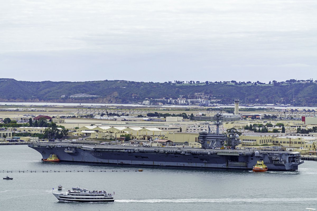 USS Abraham Lincoln (CVN 72) Nimitz-class aircraft carrier coming into San Diego - April 25, 2024 #ussabrahamlincoln #cvn72

SRC: TW-@cjr1321