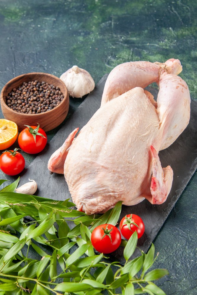 ▶️Tavuk eti fiyatlarına son 5 ayda yüzde 200 zam ▶️Yurttaşlar, kırmızı et fiyatlarındaki artış sonrası beyaz ete yöneldi. Artan talep nedeniyle son 5 ayda yüzde 200 zamlanan tavuk eti tedarikinde sıkıntı yaşanıyor. ▶️İstanbul’da kırmızı etin kilosu 600 lira, antrikot ise 700…