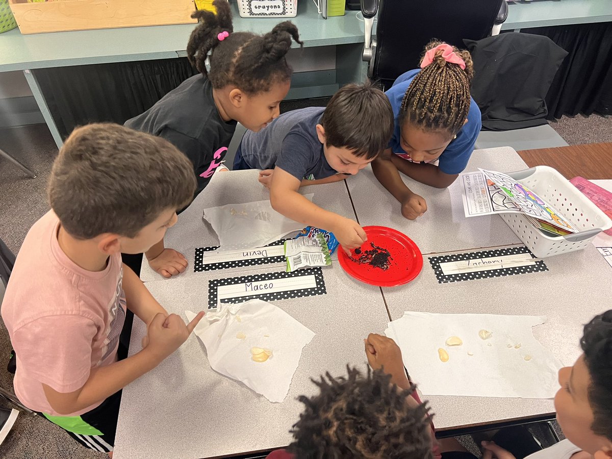 Worms!!!! 🪱 😳

#shinealight #senditon #mbeisfamily
#HumbleISDFamily <a href="/HumbleISD_MBE/">Maplebrook Elem</a>