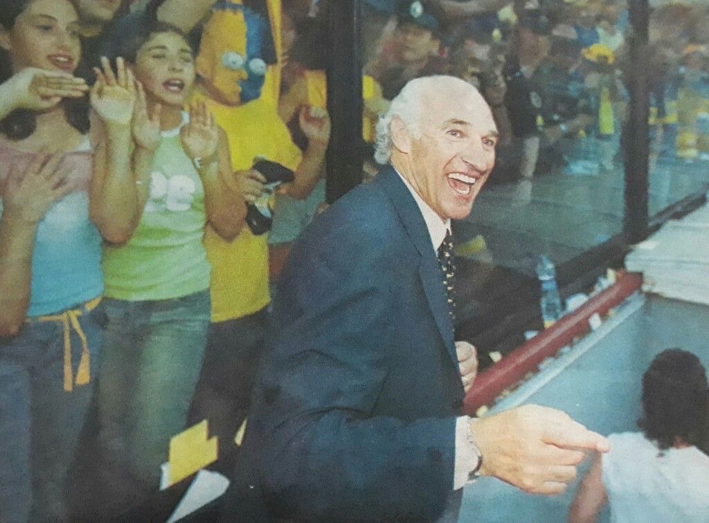 Hoy cumple años el técnico más grande de la historia de América. Puso de rodillas a equipos que todos creían invencibles y jamás claudicó sus ideales. Todo agradecimiento u homenaje queda corto y no le hace justicia a su trayectoria. ¡Felicidades Carlos!