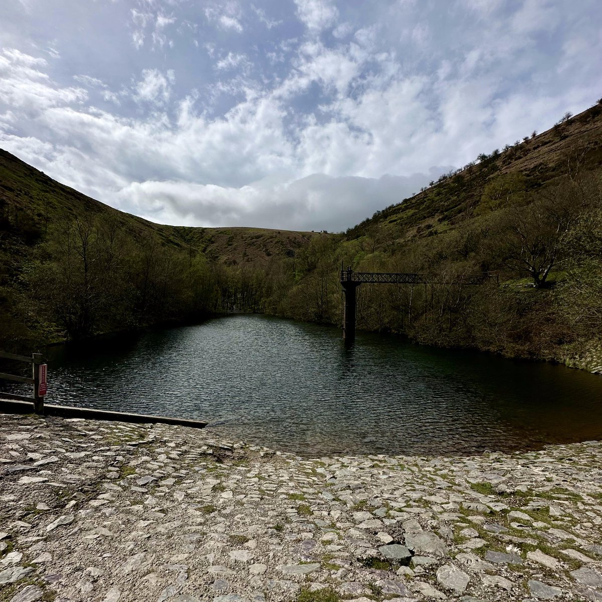 chilled_bf22's tweet photo. How deep amd how far does this go 
#clouds #deep #water #where #trees #hills #high #liketovisit #chilledbutterfly https://t.co/CdPhbgOdpr