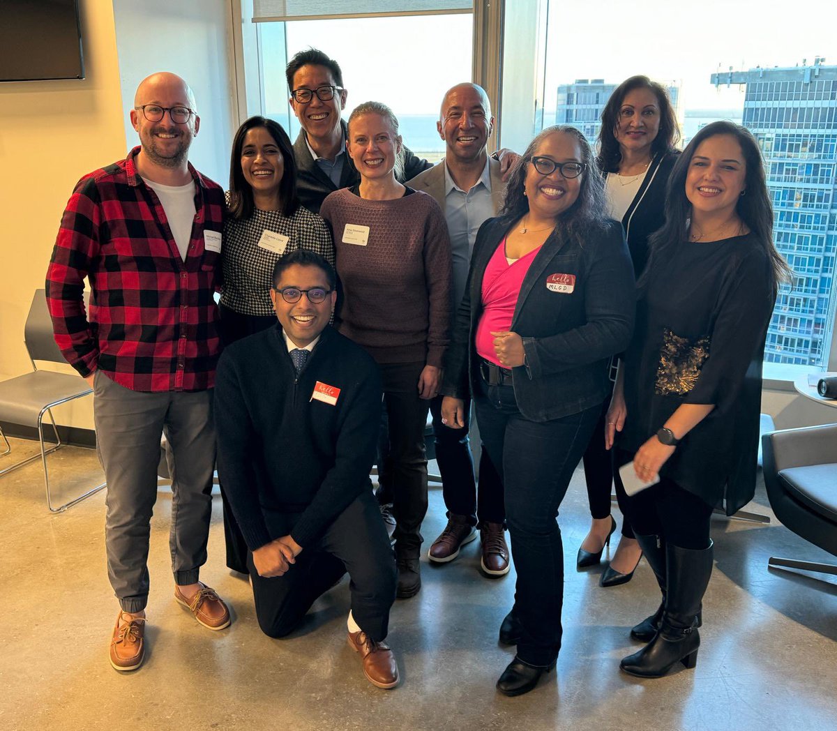 Happy #NationalVolunteerMonth to my fellow Board members at @IABCToronto! Every day, you make a tremendous impact on professional communicators at all levels of their career and the future of our profession. Thank you for everything that you do. #WeLeadIABC @IABC👇🏼📸🔥🎉
