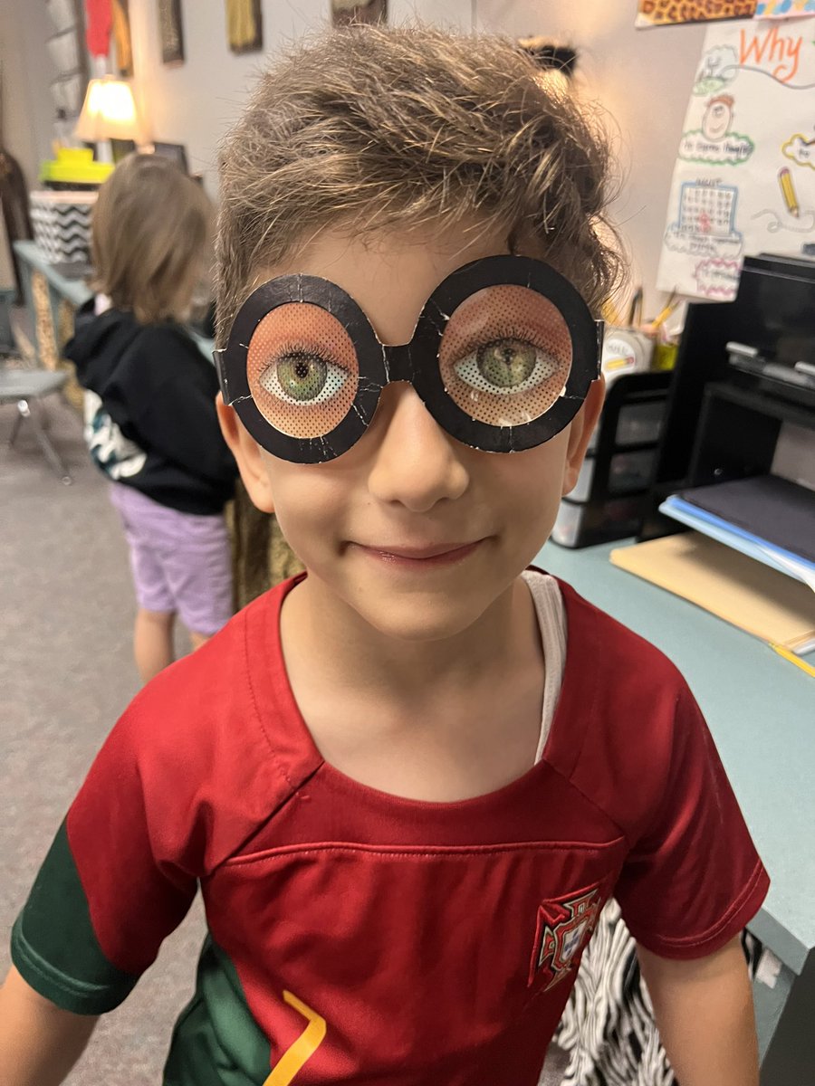 I mean who doesn’t enjoy a cool pair of glasses?! These are the things they love to get from our Bearbuck Cart!! #shinealight #senditon #mbeisfamily #HumbleISDFamily @HumbleISD_MBE #PBIS