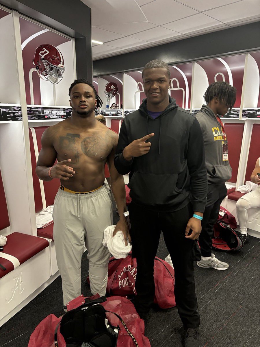 For NFL Draft enthusiasts, on the left is @Vikings 1st round EDGE pick Dallas Turner. On the right is current @Rivals No. 1 overall prospect in 2026 class, 16-year old Jahkeem Stewart. It’s easy to see why Stewart is deemed an absolute elite prospect with his size and length