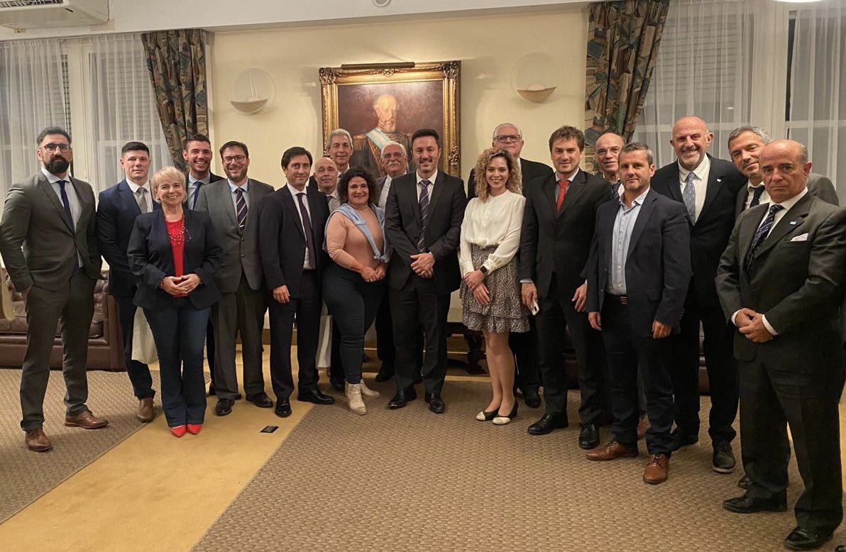 Cena en el Ministerio de Defensa. Gracias @luispetri por la invitación, el análisis sobre el estado de situación del área y las reformas legislativas en cartera.