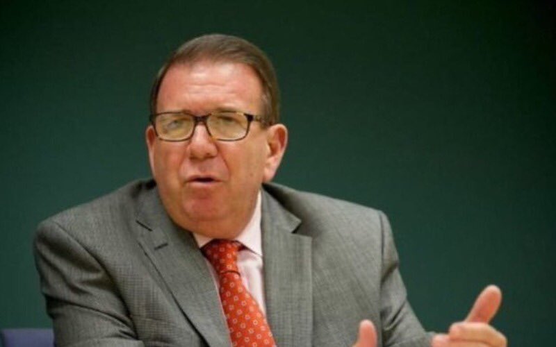 CES_MirandAD's tweet image. En Miranda apostamos por un candidato de consenso, un candidato que cuente con el apoyo del pueblo venezolano y la aceptación de la comunidad internacional, hoy ese candidato tiene nombre por eso nuestro RESPALDO es para el candidato unitario @EdmundoGU.

Compañeros #ManosALaObra