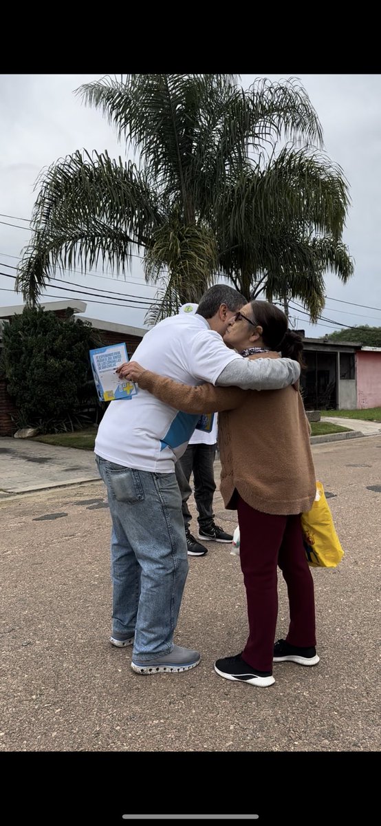 Fedecasaretto's tweet photo. Paso a paso recorriendo los distintos puntos del departamento.
Hoy tocó San Carlos.
Invitando a los vecinos para el domingo a mediodía en Los Coronillas que lanza su candidatura @rodrigoblas_
#RodrigoIntendente
#CasarettoDiputado https://t.co/QGIoqp9jNq