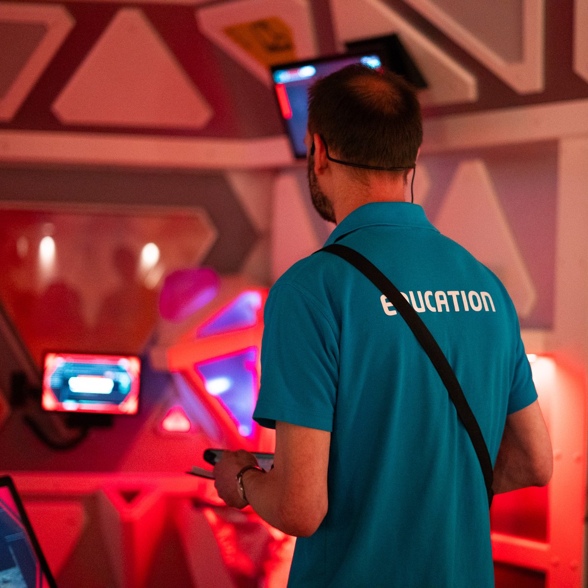 Job: We're looking for a Presenter to join our Education team and deliver high quality science programmes to schools and the public. 🧪🚀

You'll regularly present in our Planetarium and deliver outreach activities. ✨

#SpaceForEveryone Apply by 7 May: spacecentre.co.uk/about/jobs/