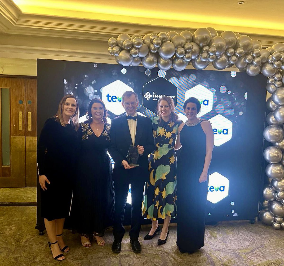 So delighted for our @BelfastTrust #lungcancer #radiotherapy Team, winners of the Advances in Oncology award at the NI Healthcare Awards last night. 🏆 As team you bring #excellence and comfort to the patients you serve and fantastic collegiality to each other and the wider team